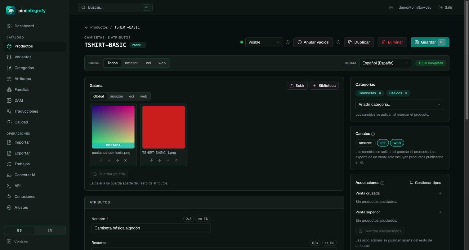 Editor de producto del PIM mostrando el selector de canal y de idioma, la galería de imágenes, las categorías asignadas y el indicador de completitud al 100 %.